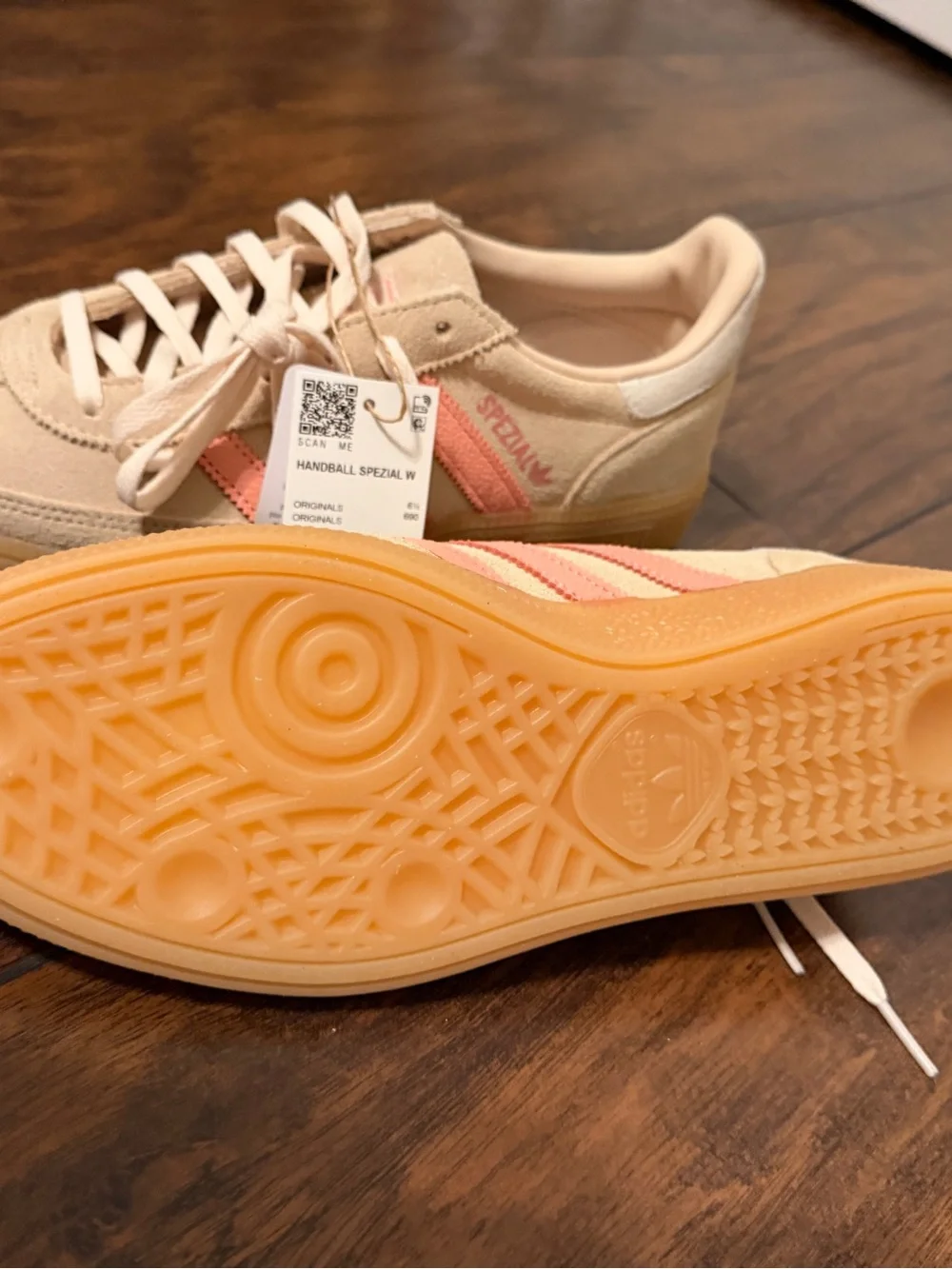 adidas Handball Spezial Women’s Sneakers - Cream with Pink Stripes